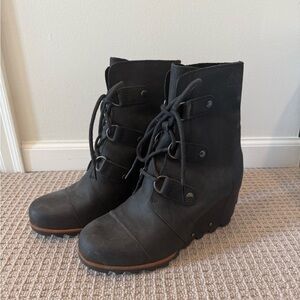 Sorel Black Lace-Up Wedge Ankle Boots